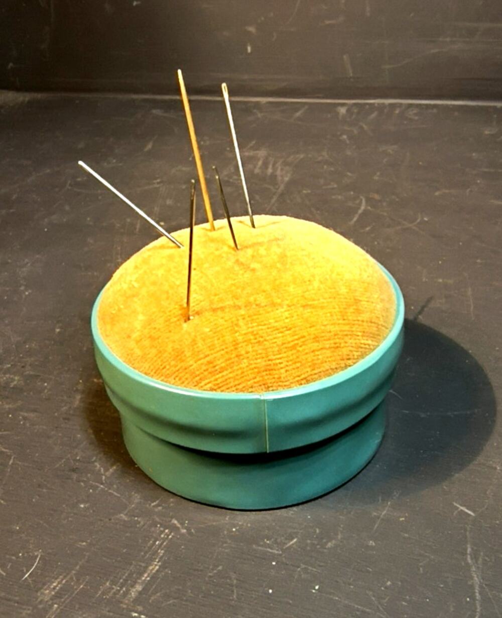 2158. Vintage Japanese Novelty Travel Sewing Compact Mirror with Thread Needles